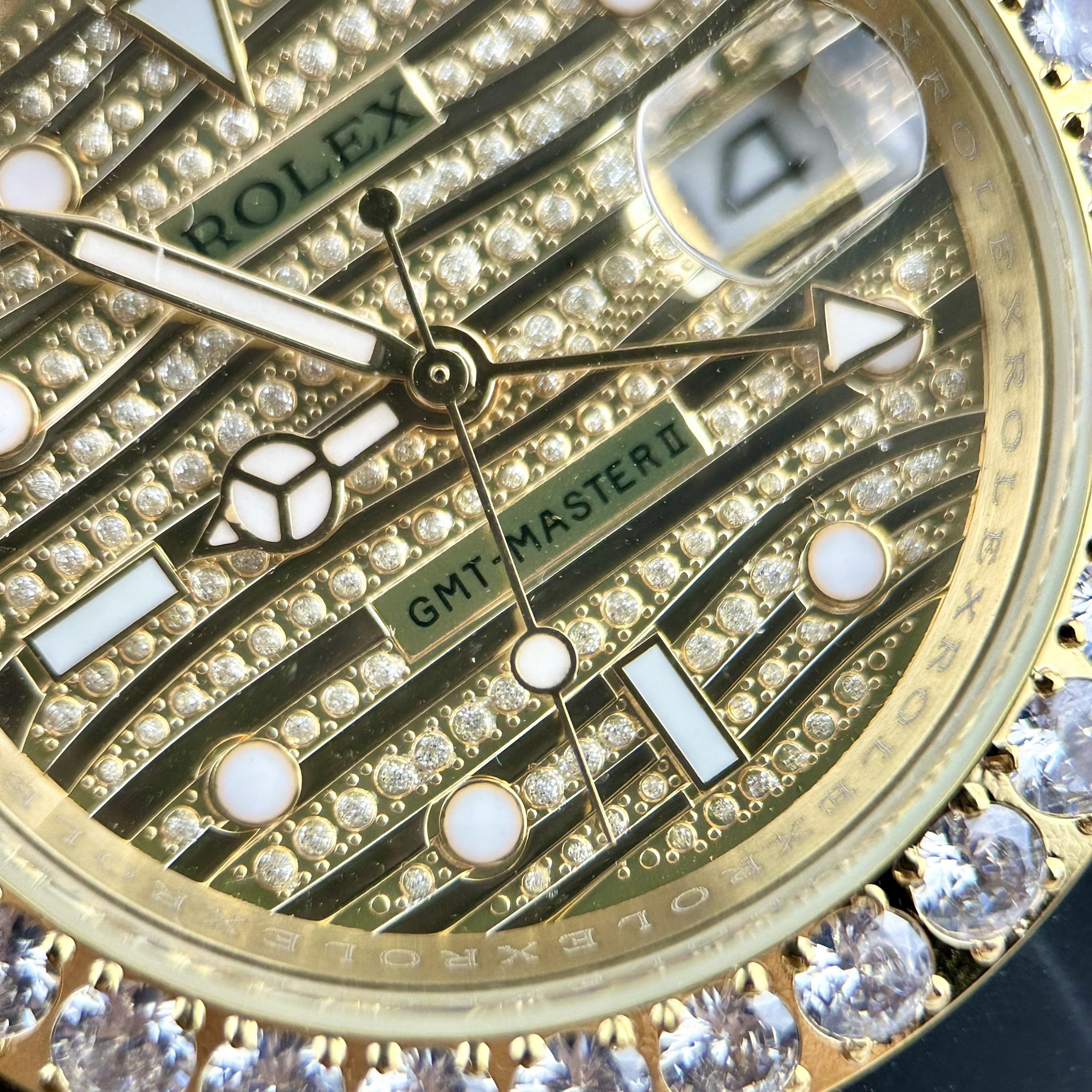 Đồng hồ Rolex GMT-Master II Fake cao cấp máy Nhật đính đá 40mm Đồng hồ Rolex GMT-Master II Fake cao cấp máy Nhật đính đá 40mm