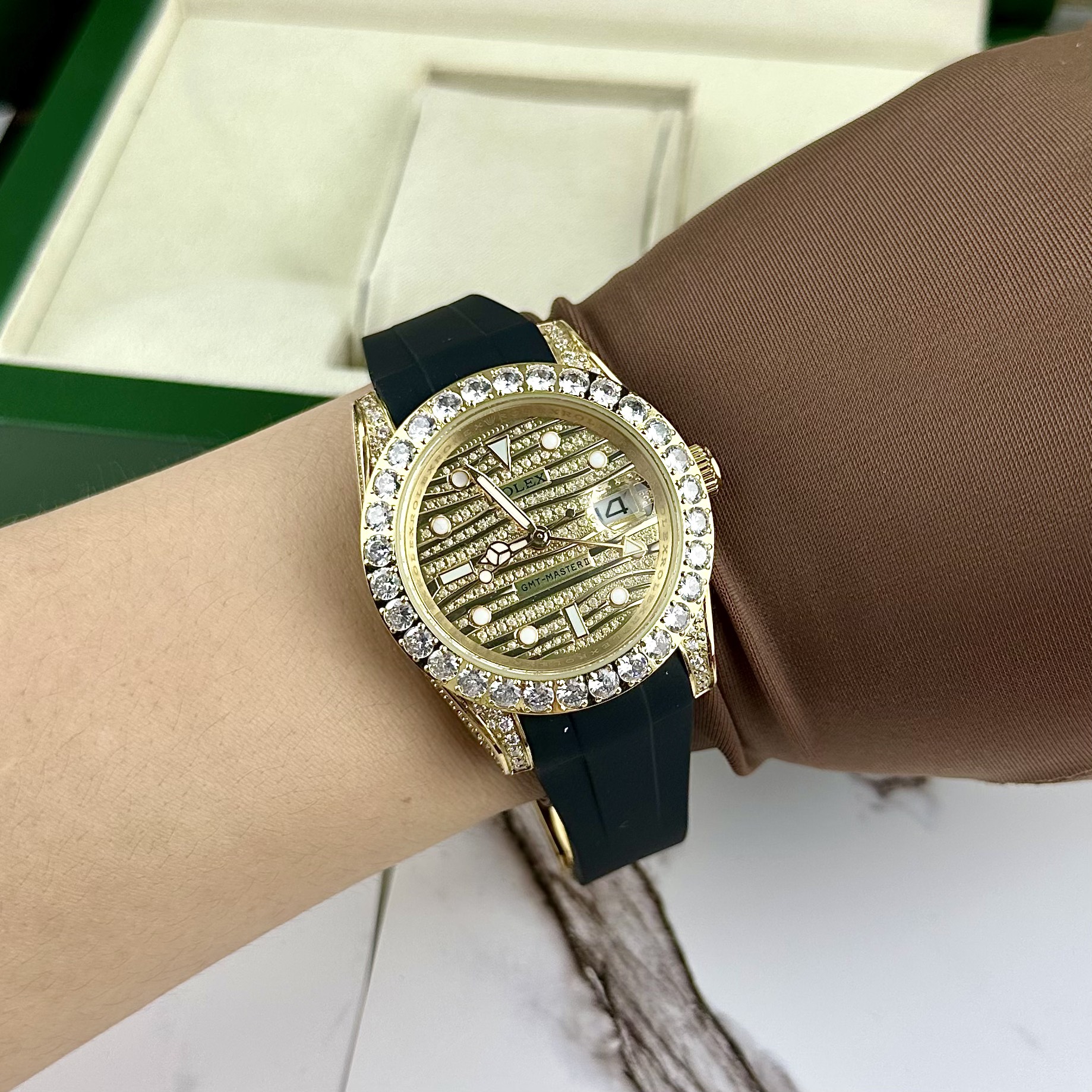 Đồng hồ Rolex GMT-Master II Fake cao cấp máy Nhật đính đá 40mm Đồng hồ Rolex GMT-Master II Fake cao cấp máy Nhật đính đá 40mm