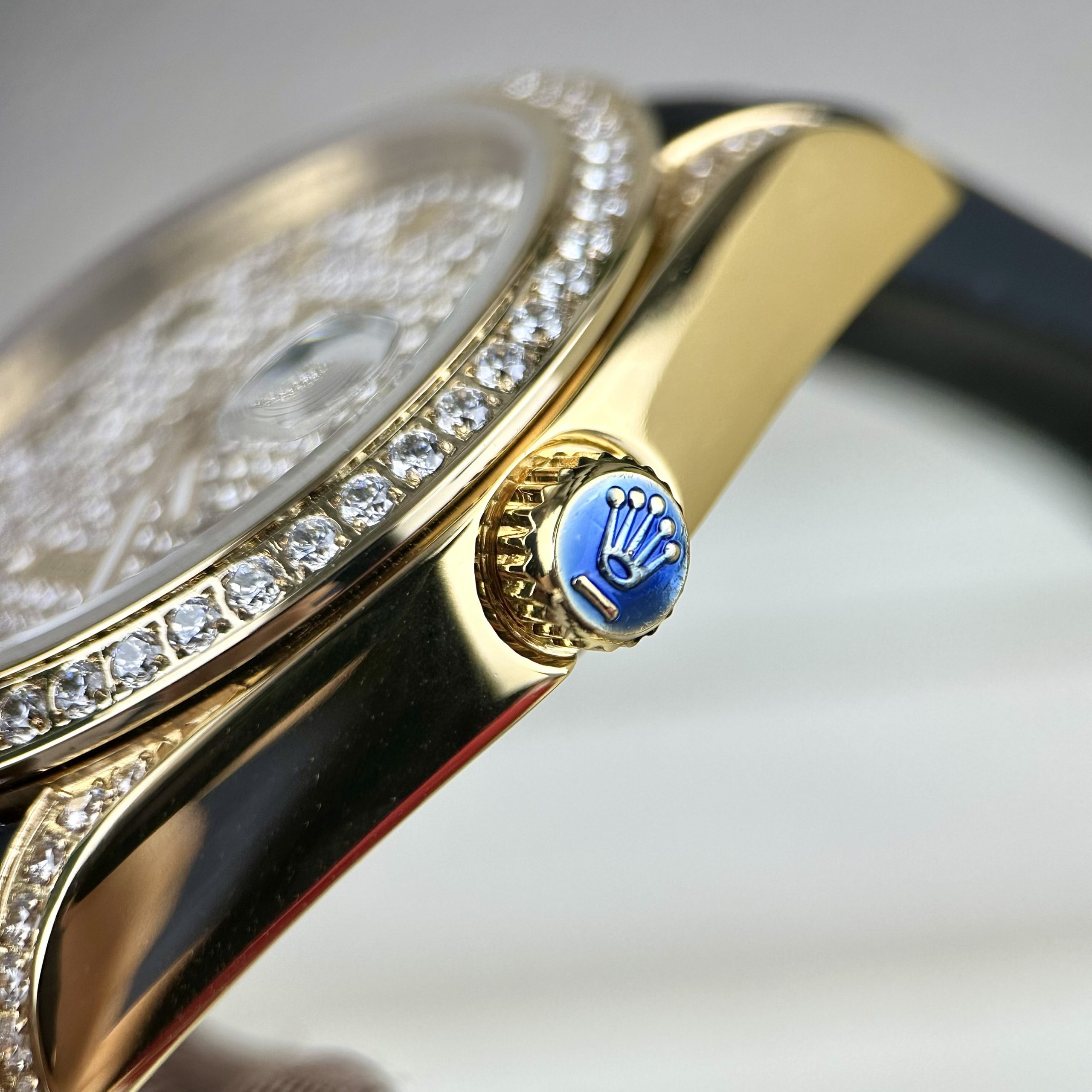 Đồng hồ đính đá Rolex Datejust máy Nhật mạ vàng dây cao su 40mm Đồng hồ đính đá Rolex Datejust máy Nhật mạ vàng dây cao su 40mm