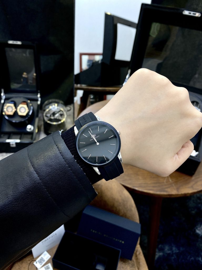 Đồng hồ nam dây cao su Daniel Wellington Iconic Motion màu đen