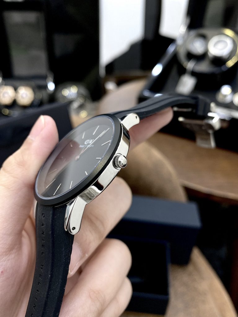 Đồng hồ nam dây cao su Daniel Wellington Iconic Motion màu đen