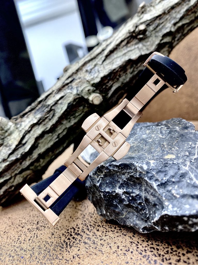 Đồng hồ nam Daniel Wellington Iconic Motion dây cao su màu đen 40mm