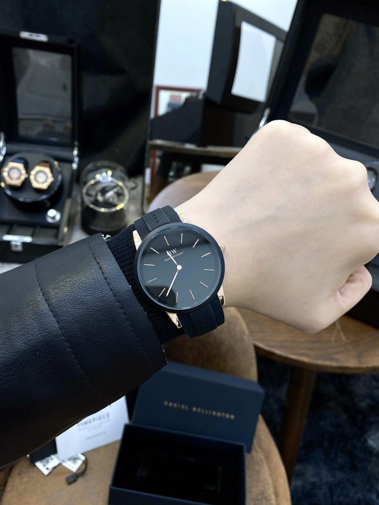 Đồng hồ nam Daniel Wellington Iconic Motion dây cao su màu đen 40mm