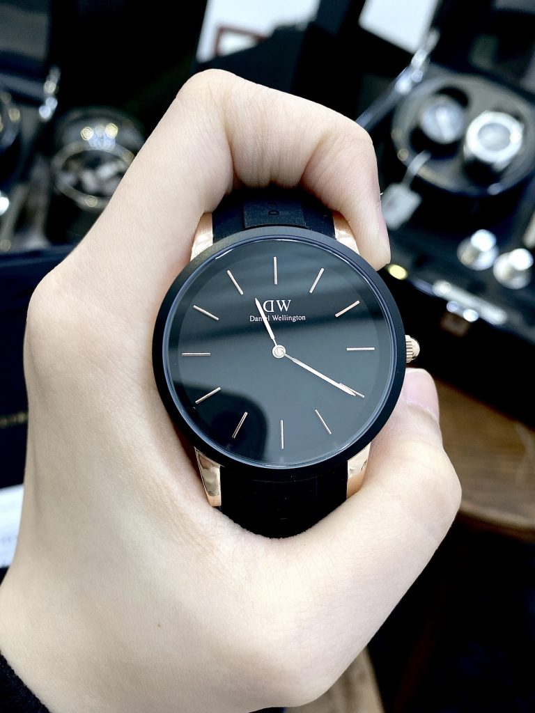 Đồng hồ nam Daniel Wellington Iconic Motion dây cao su màu đen 40mm