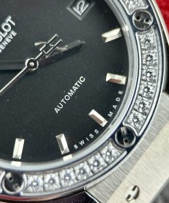 Đồng hồ Hublot máy cơ Nhật giá rẻ màu đen đính đá 33-38-42mm