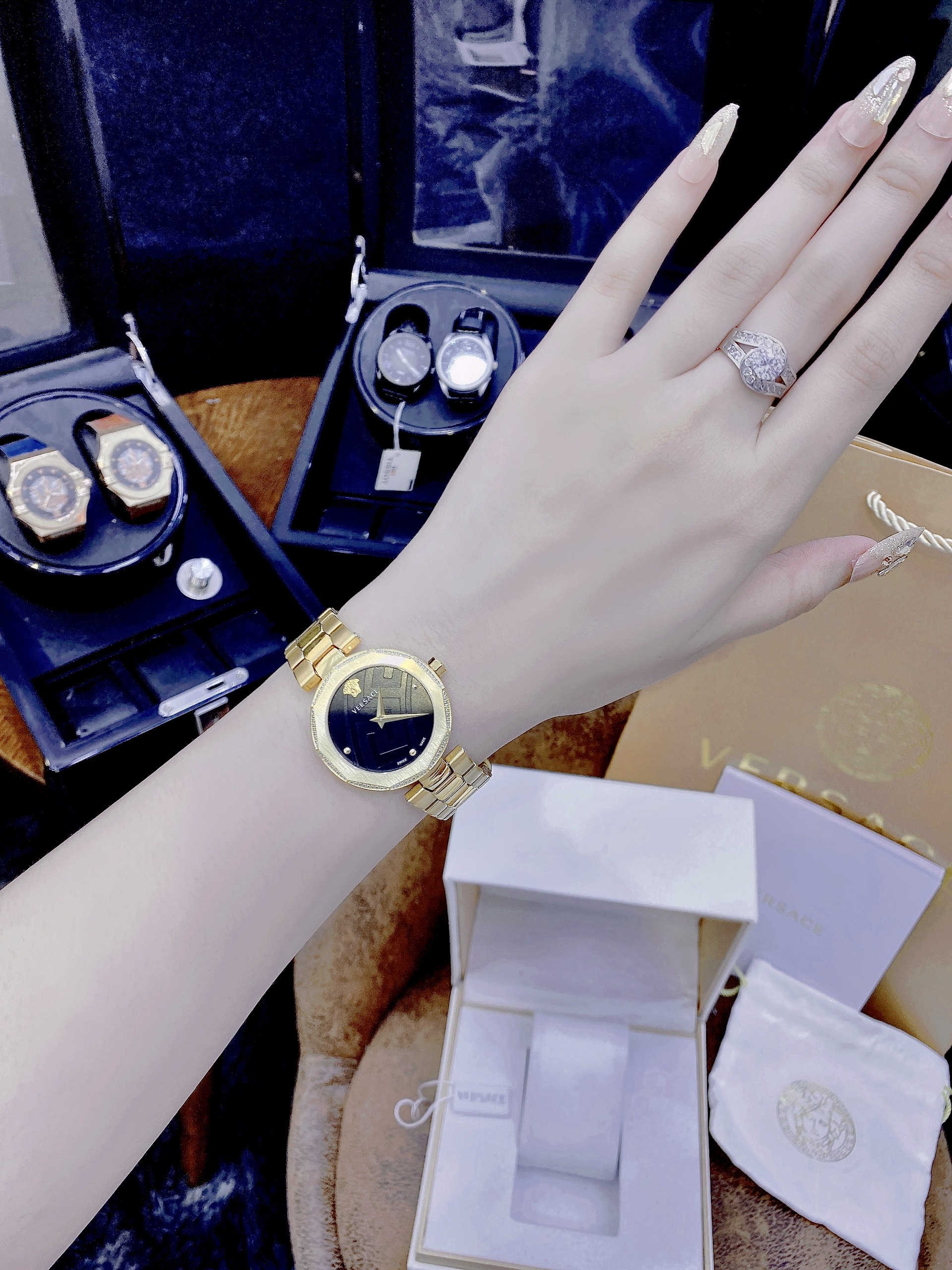 Đồng hồ Versace Idiya nữ siêu cấp máy Thụy Sỹ Like Auth giá rẻ Đồng hồ Versace Idiya nữ siêu cấp máy Thụy Sỹ Like Auth giá rẻ