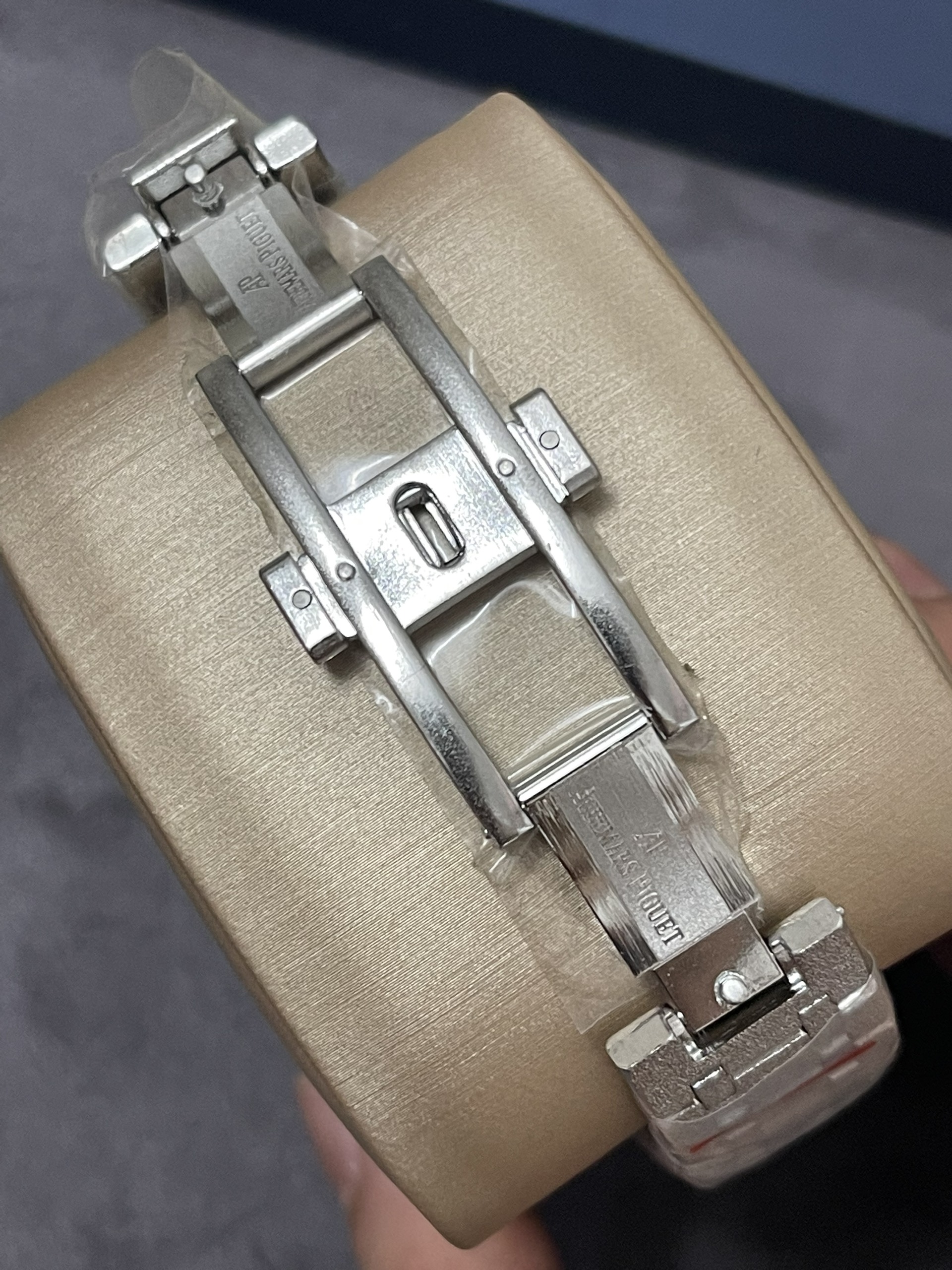 Đồng hồ Audemars Piguet cơ lộ máy vỏ phủ bạch kim trắng Fake 11 Đồng hồ Audemars Piguet cơ lộ máy vỏ phủ bạch kim trắng Fake 11