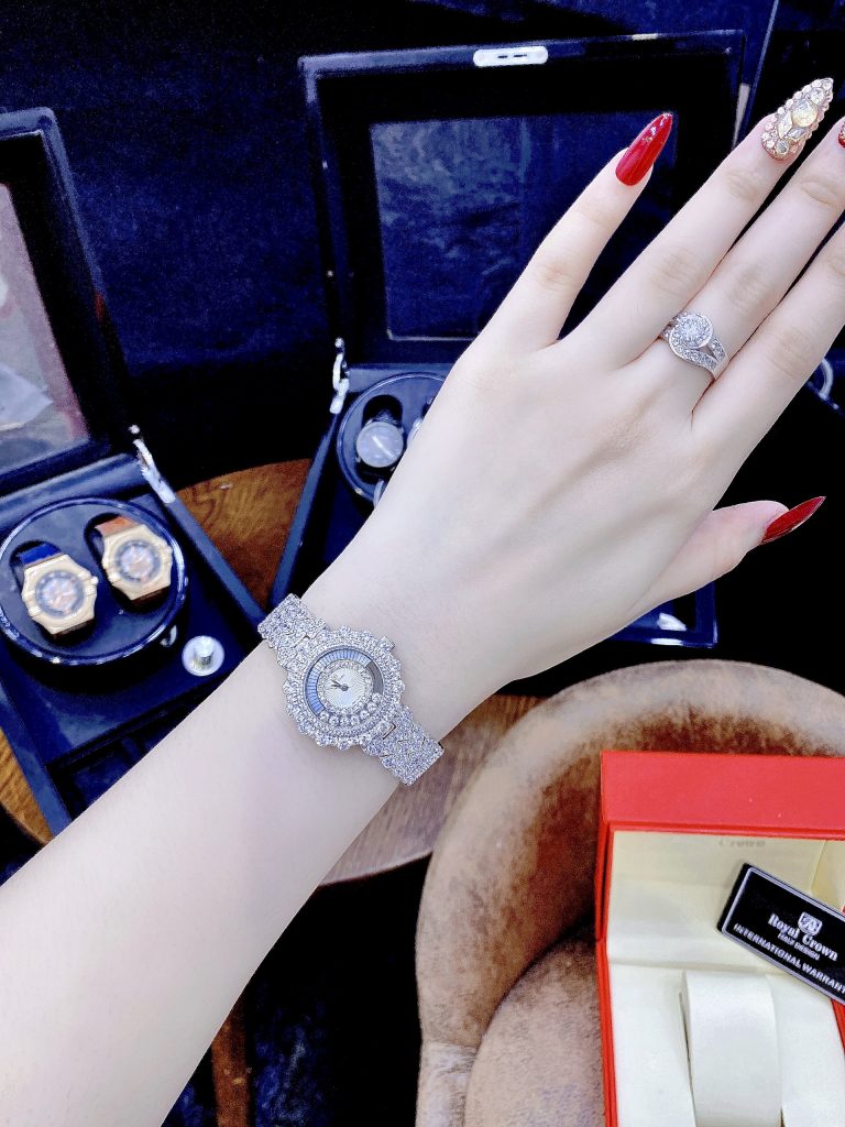 Đồng hồ nữ cao cấp Royal Crown đính đá mặt chải tia like auth