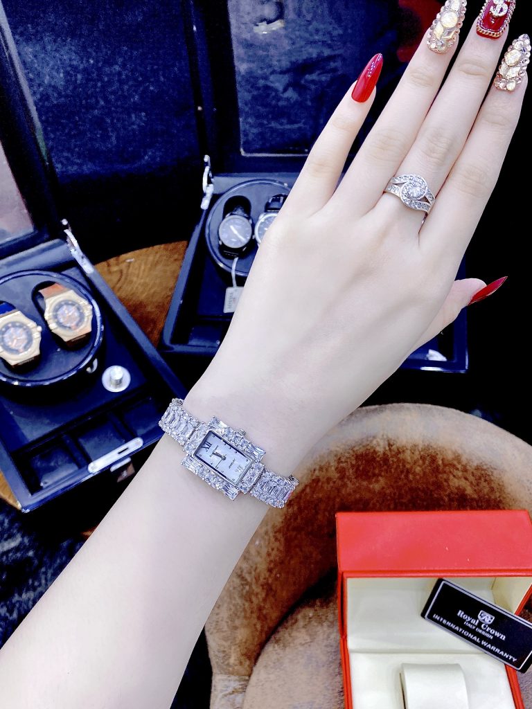 Đồng hồ mặt chữ nhật Royal Crown nữ đính full đá sang chảnh 30mm