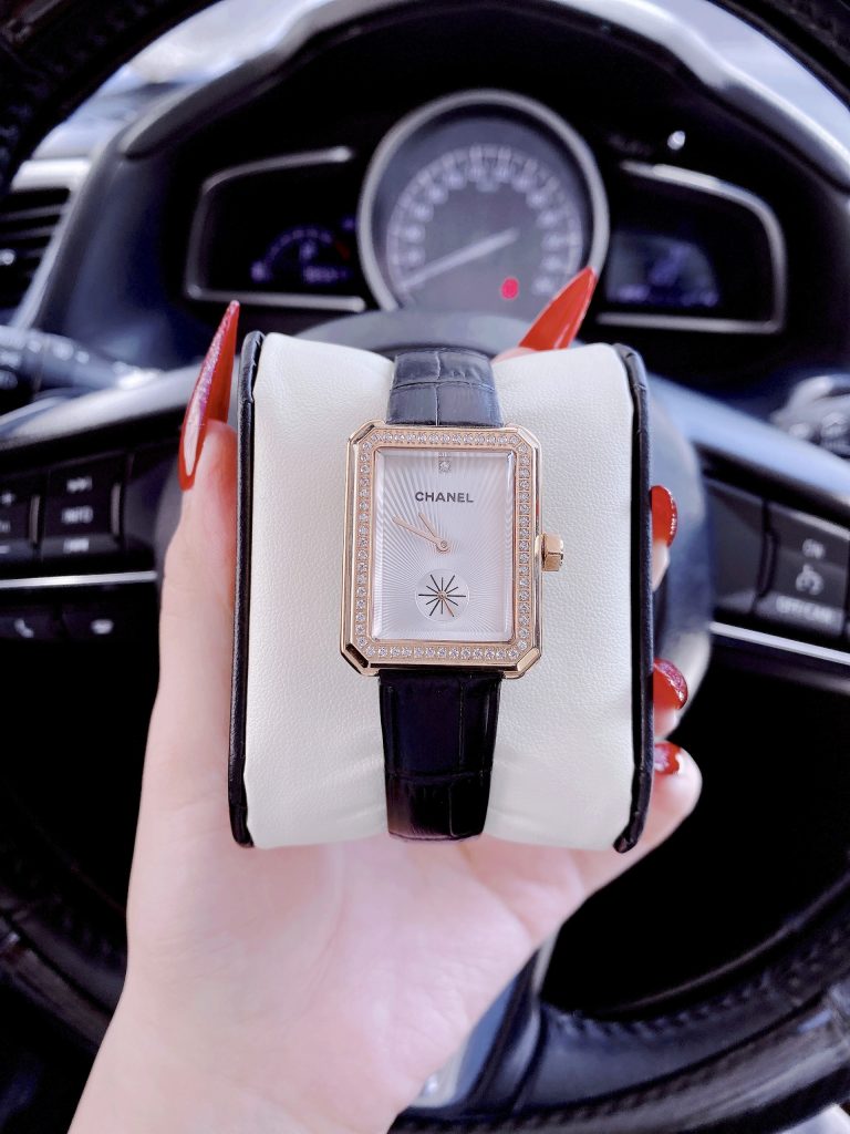 Đồng hồ nữ Chanel Boy Friend Like Auth giá rẻ màu vàng hồng 30x34mm