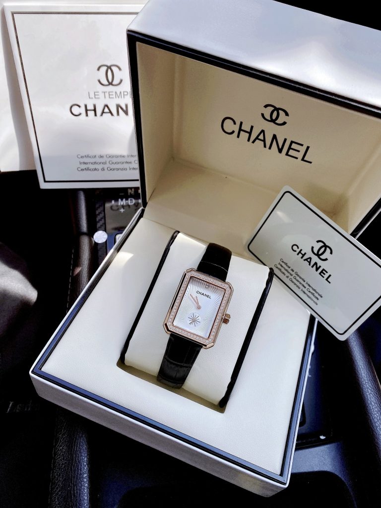 Đồng hồ nữ Chanel Boy Friend Like Auth giá rẻ màu vàng hồng 30x34mm