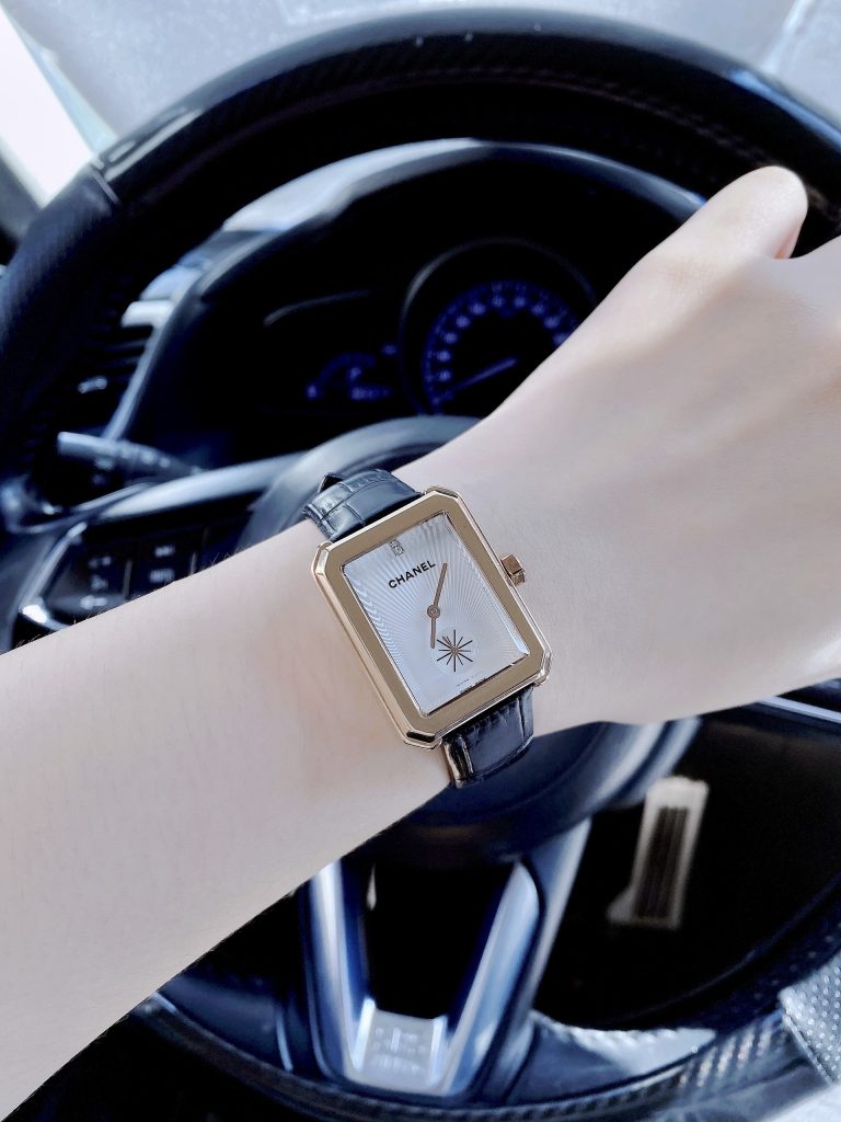 Đồng hồ nữ Chanel Boy Friend Like Auth giá rẻ màu vàng hồng 30x34mm