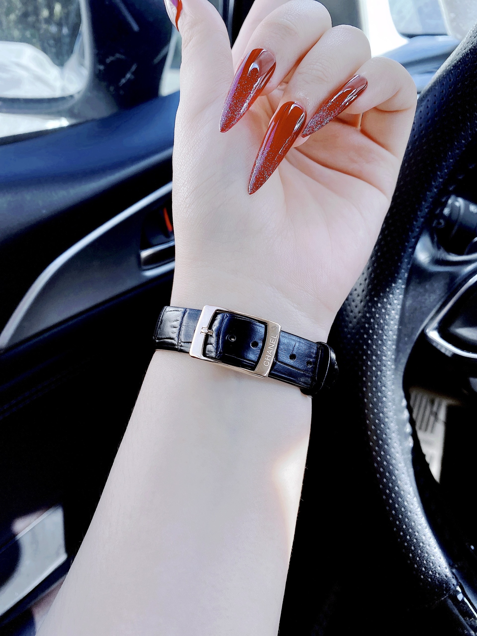 Đồng hồ nữ Chanel Boy Friend Like Auth giá rẻ màu vàng hồng 30x34mm Đồng hồ nữ Chanel Boy Friend Like Auth giá rẻ màu vàng hồng 30x34mm