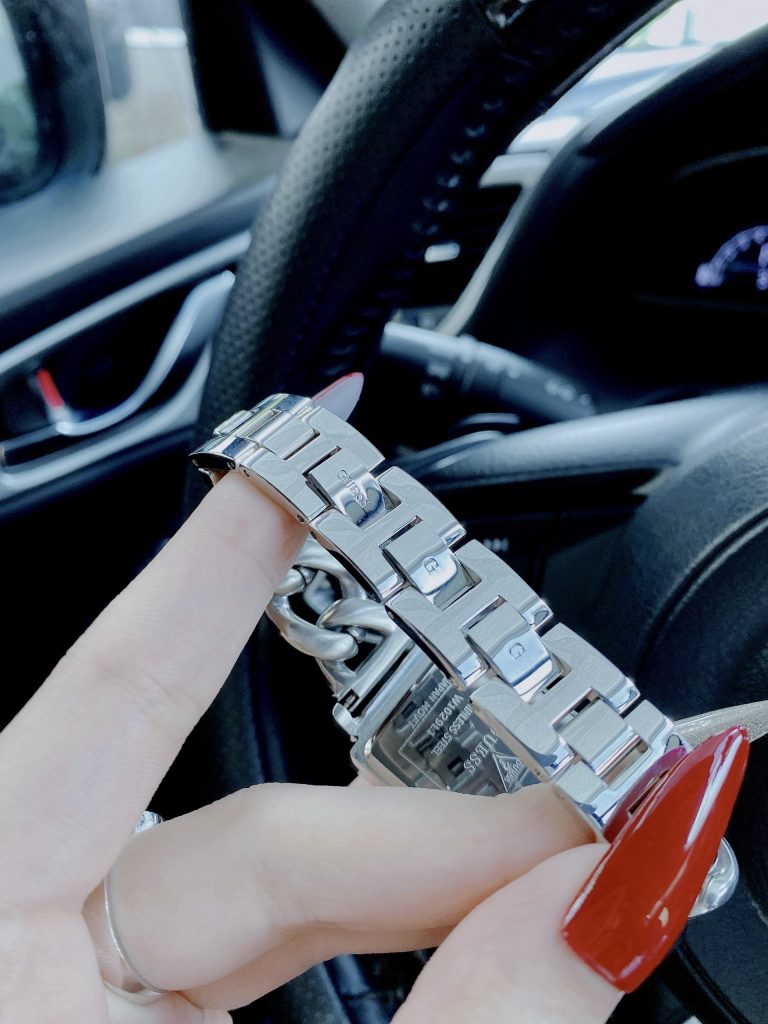 Đồng hồ nữ Guess Chain Bracelet dây kim loại dạng xích mặt vuông 28x28mm