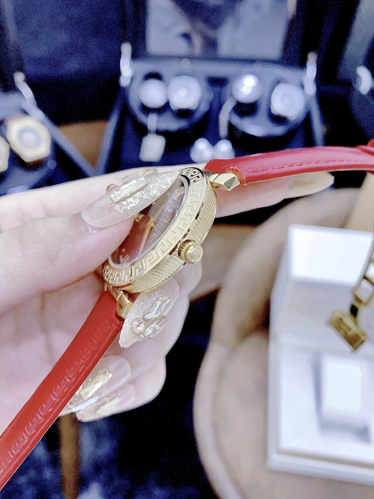 Đồng hồ nữ dây da màu đỏ Versace Daphnis like auth cao cấp
