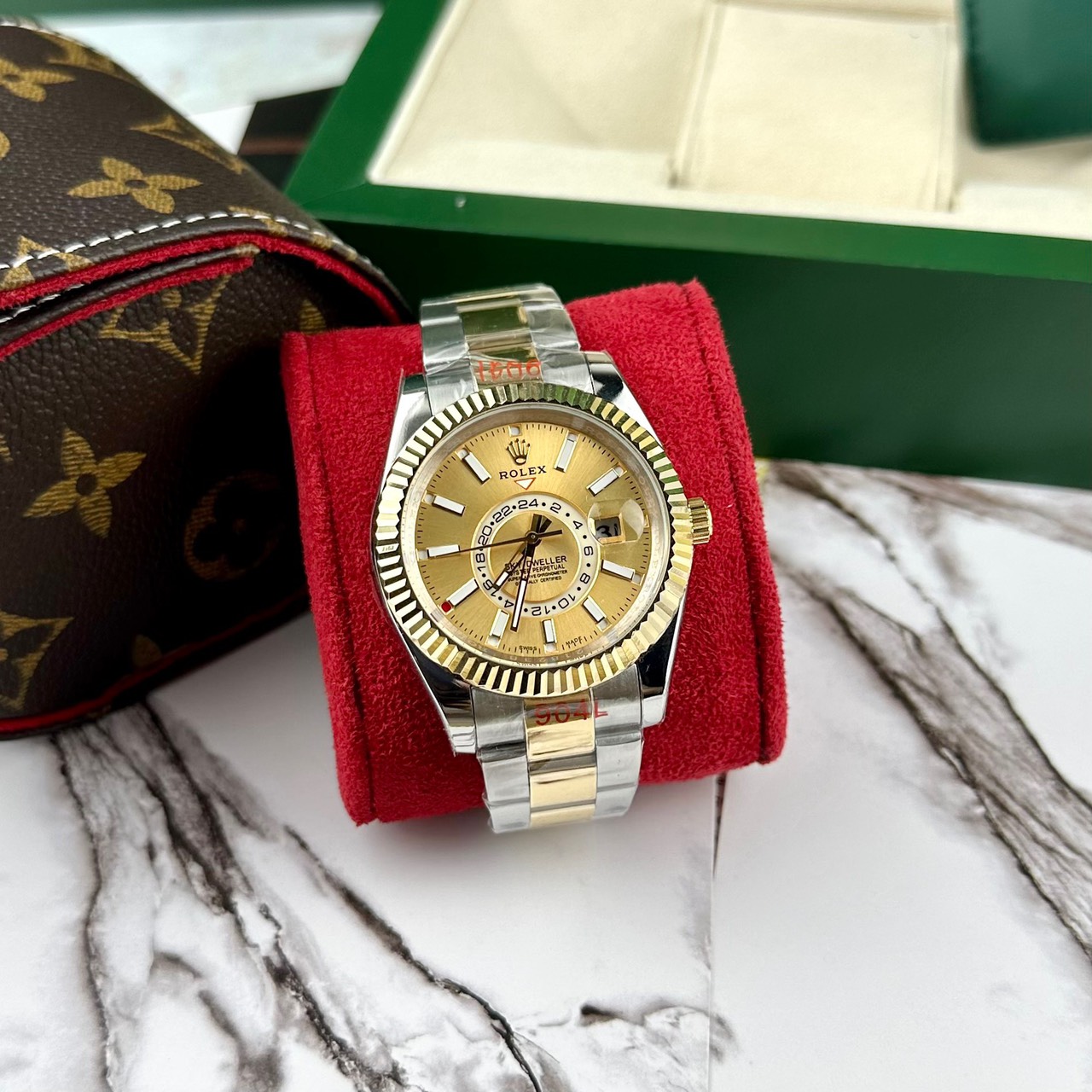 Đồng hồ Rolex giá rẻ Rolex Sky-Dweller Oyster Perpetual Gold Super Fake Size 41mm Đồng hồ Rolex giá rẻ Rolex Sky-Dweller Oyster Perpetual Gold Super Fake Size 41mm