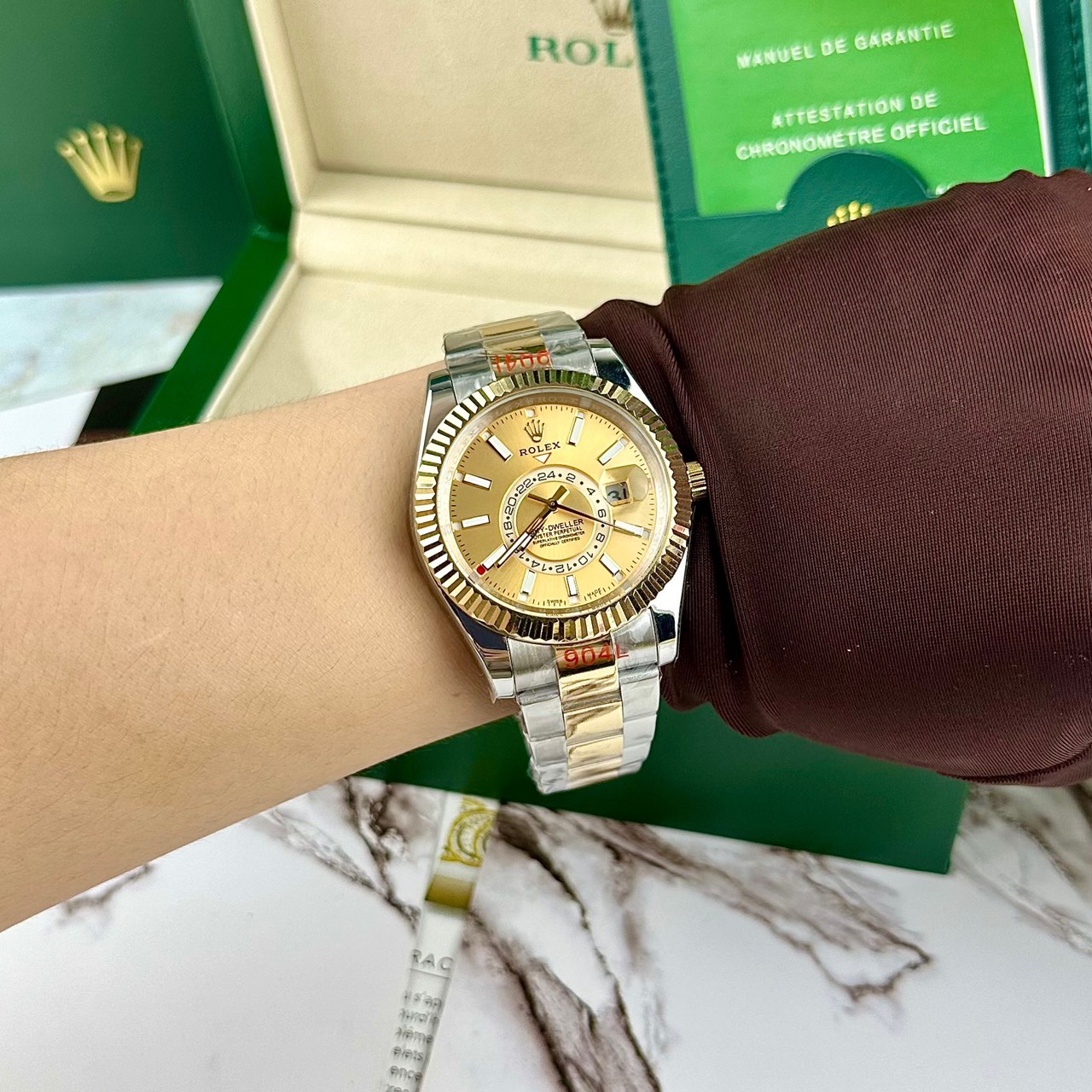 Đồng hồ Rolex giá rẻ Rolex Sky-Dweller Oyster Perpetual Gold Super Fake Size 41mm Đồng hồ Rolex giá rẻ Rolex Sky-Dweller Oyster Perpetual Gold Super Fake Size 41mm