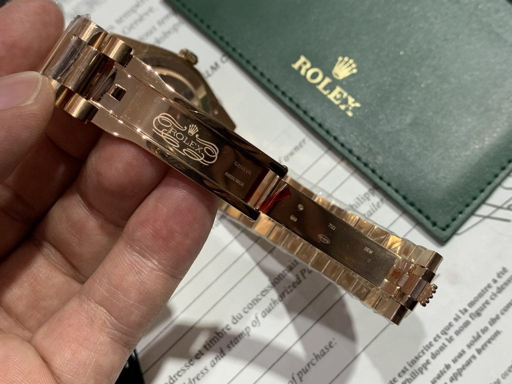 Đồng hồ Rolex Day-Date Replica 11 cọc số Ruby niềng đá baguette 40mm