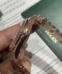 Đồng hồ Rolex Day-Date Replica 11 cọc số Ruby niềng đá baguette 40mm