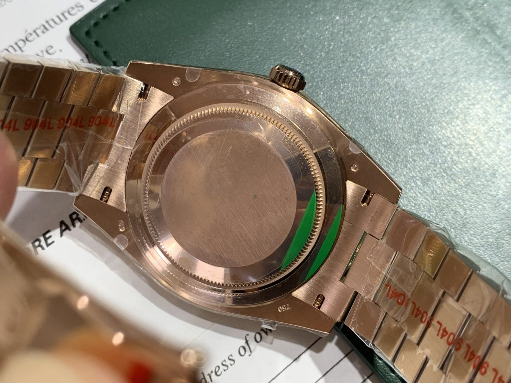 Đồng hồ Rolex Day-Date Replica 11 cọc số Ruby niềng đá baguette 40mm