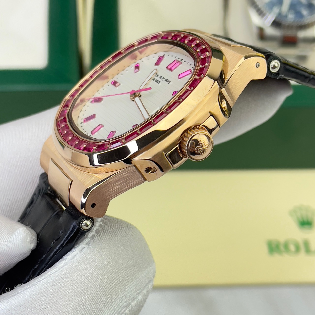 Đồng hồ nam máy cơ đính đá baguette Patek Philippe Nautilus Fake cao cấp 40mm Đồng hồ nam máy cơ đính đá baguette Patek Philippe Nautilus Fake cao cấp 40mm