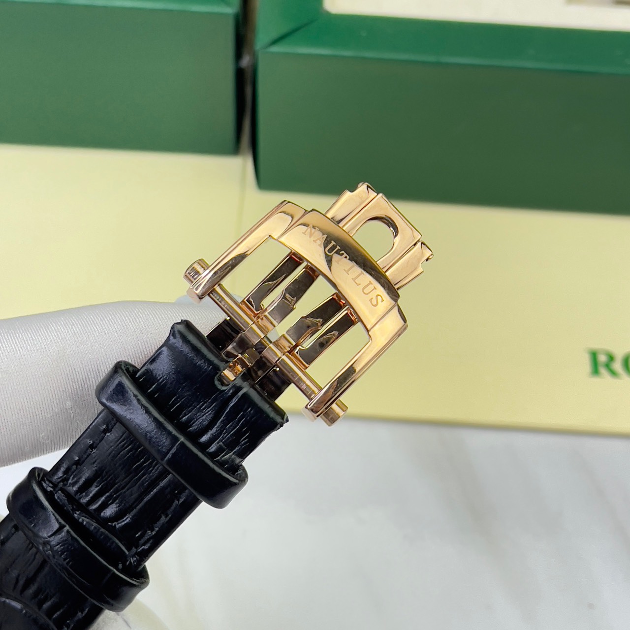 Đồng hồ nam máy cơ đính đá baguette Patek Philippe Nautilus Fake cao cấp 40mm Đồng hồ nam máy cơ đính đá baguette Patek Philippe Nautilus Fake cao cấp 40mm