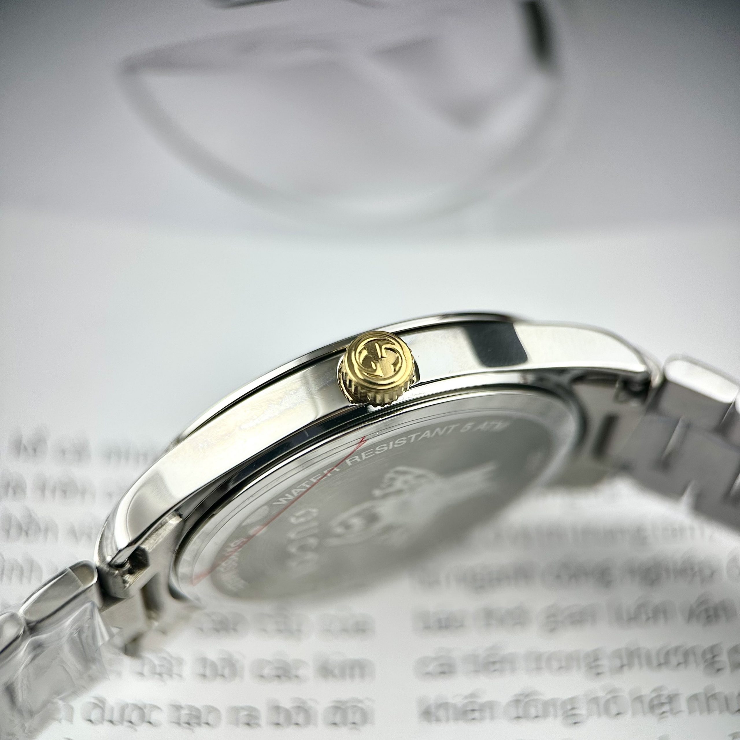 Đồng Hồ Gucci Ong Dây Kim Loại Màu Demi Like Auth 28/38mm Đồng Hồ Gucci Ong Dây Kim Loại Màu Demi Like Auth 28/38mm