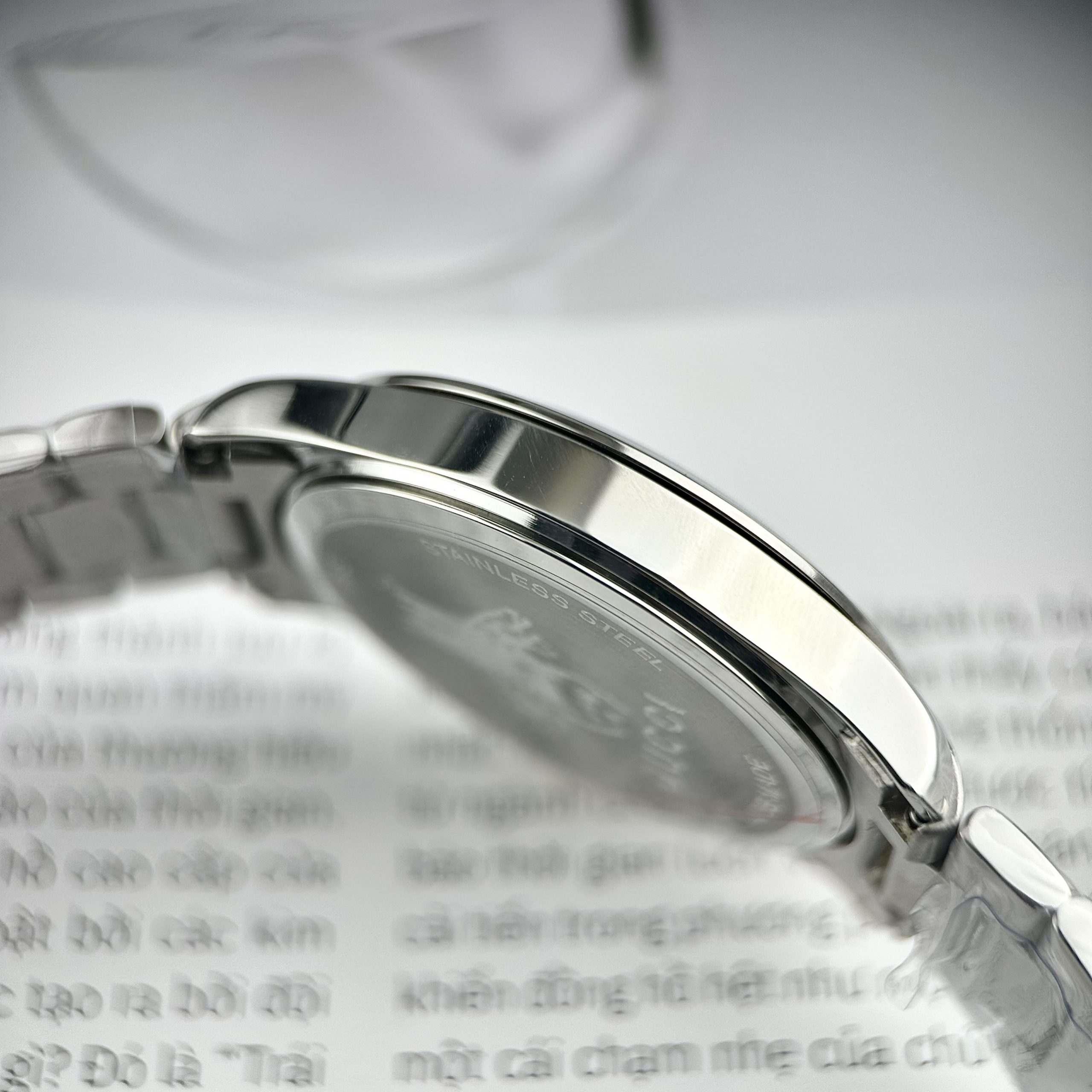 Đồng Hồ Gucci Ong Dây Kim Loại Màu Demi Like Auth 28/38mm Đồng Hồ Gucci Ong Dây Kim Loại Màu Demi Like Auth 28/38mm