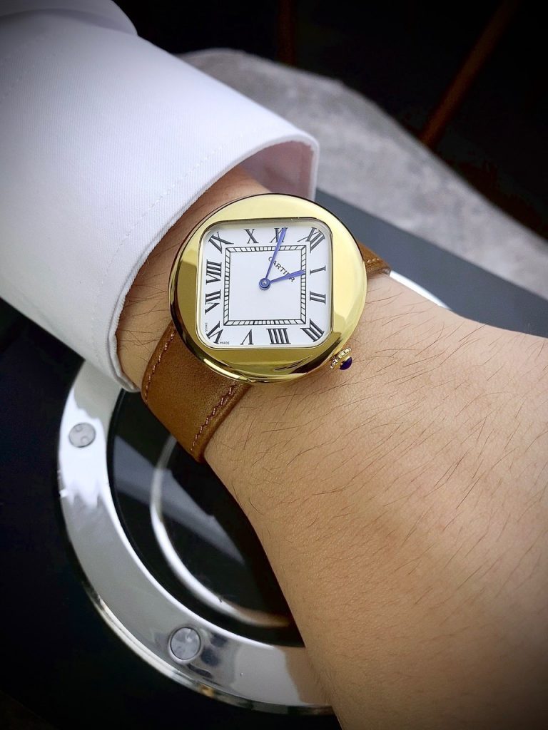 Đồng hồ Cartier Pebble Re-Edition nam dây da Fake cao cấp 36mm (2)