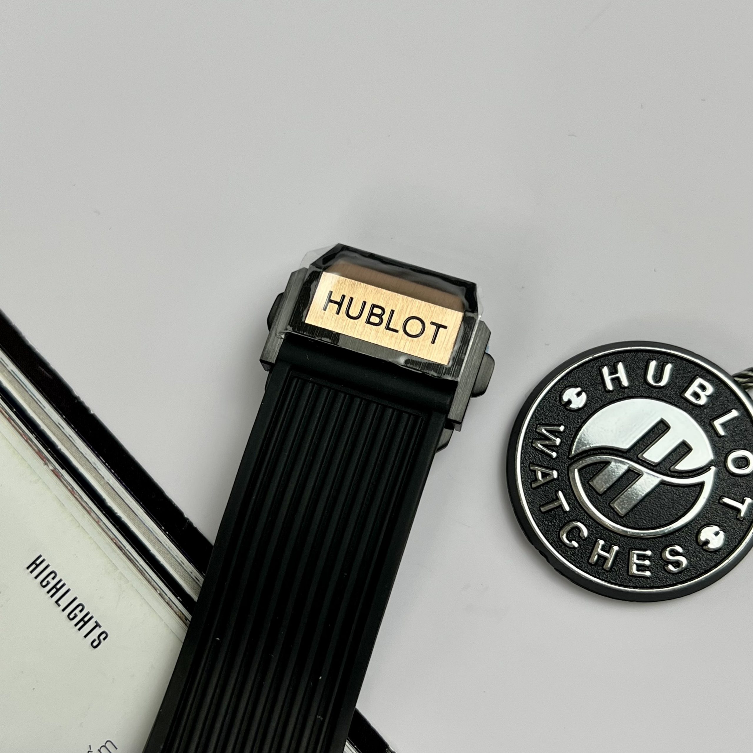 Đồng hồ Hublot Big Bang Unico King Gold đính đá Replica 11 45mm (1) Đồng hồ Hublot Big Bang Unico King Gold đính đá Replica 11 45mm (2)