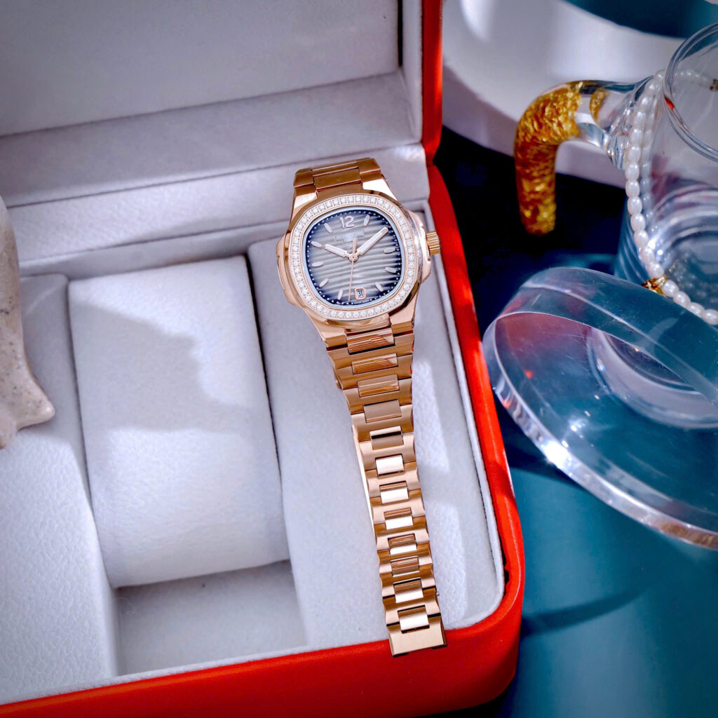 Đồng hồ Patek Philippe nữ Nautilus rose gold mặt xám đính đá máy pin rẻ 32mm