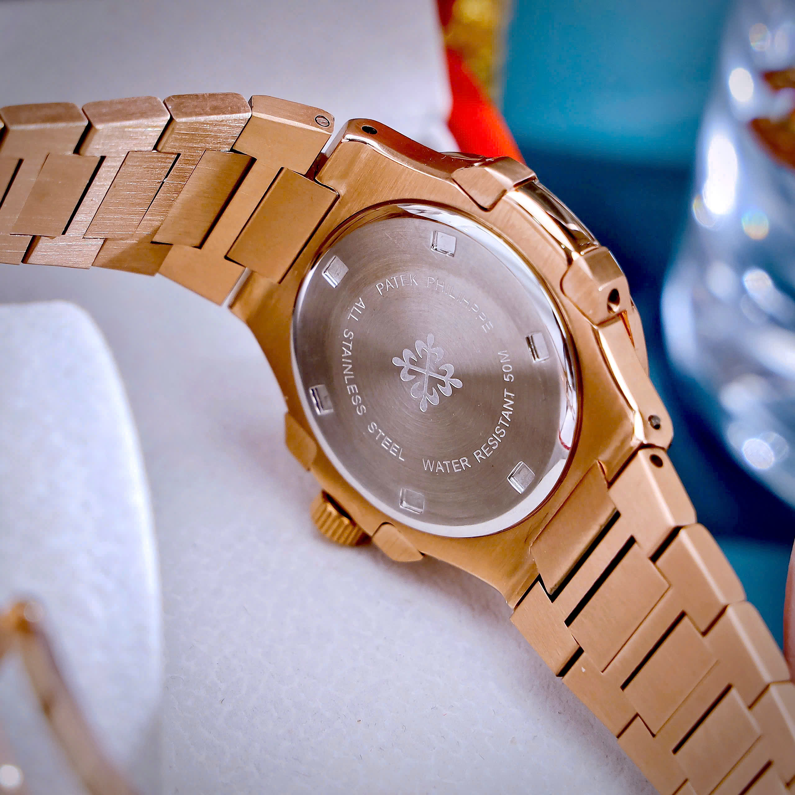 Đồng hồ Patek Philippe nữ Nautilus rose gold mặt xám đính đá máy pin rẻ 32mm (5) Đồng hồ Patek Philippe nữ Nautilus rose gold mặt xám đính đá máy pin rẻ 32mm