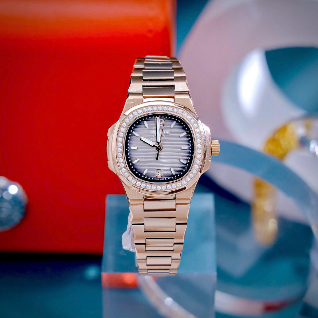 Đồng hồ Patek Philippe nữ Nautilus rose gold mặt xám đính đá máy pin rẻ 32mm