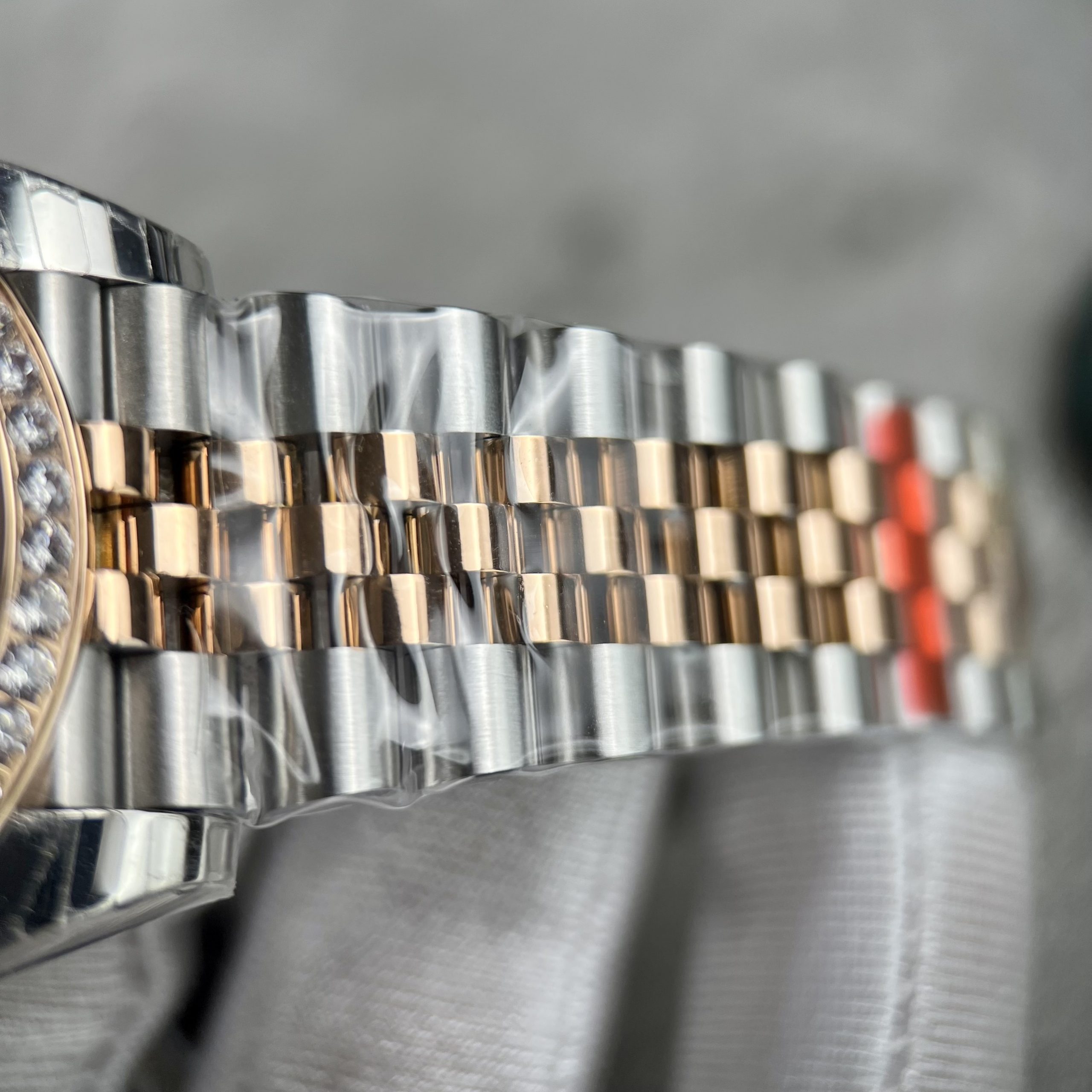 Đồng hồ Rolex DateJust nam mặt khảm xà cừ Replica 11 EW Factory 41mm (1) Đồng hồ Rolex DateJust nam mặt khảm xà cừ Replica 11 EW Factory 41mm (2)