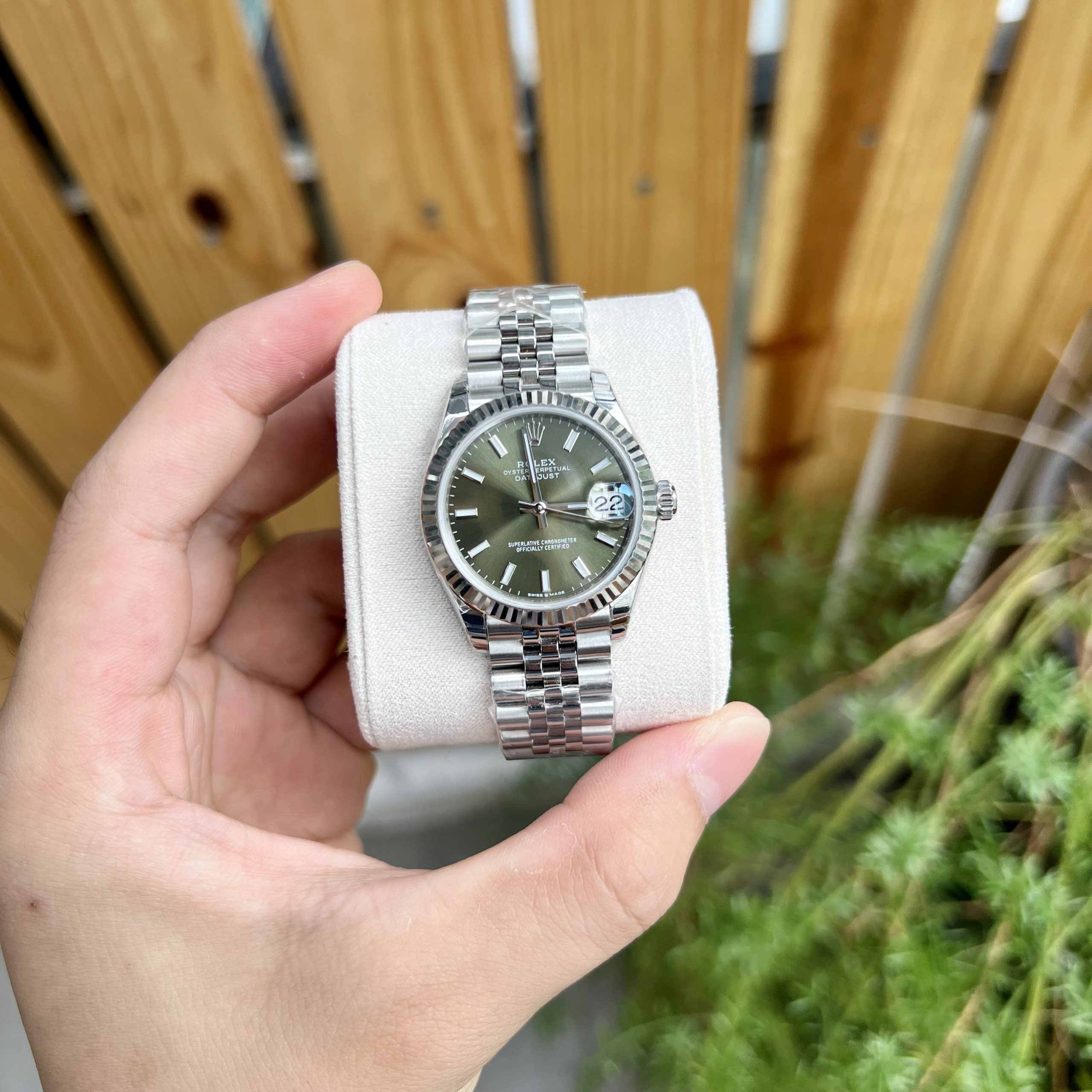 Đồng hồ Rolex DateJust nữ dial green Replica 11 EW Factory 31mm (3) Đồng hồ Rolex DateJust nữ dial green Replica 11 EW Factory 31mm (2)