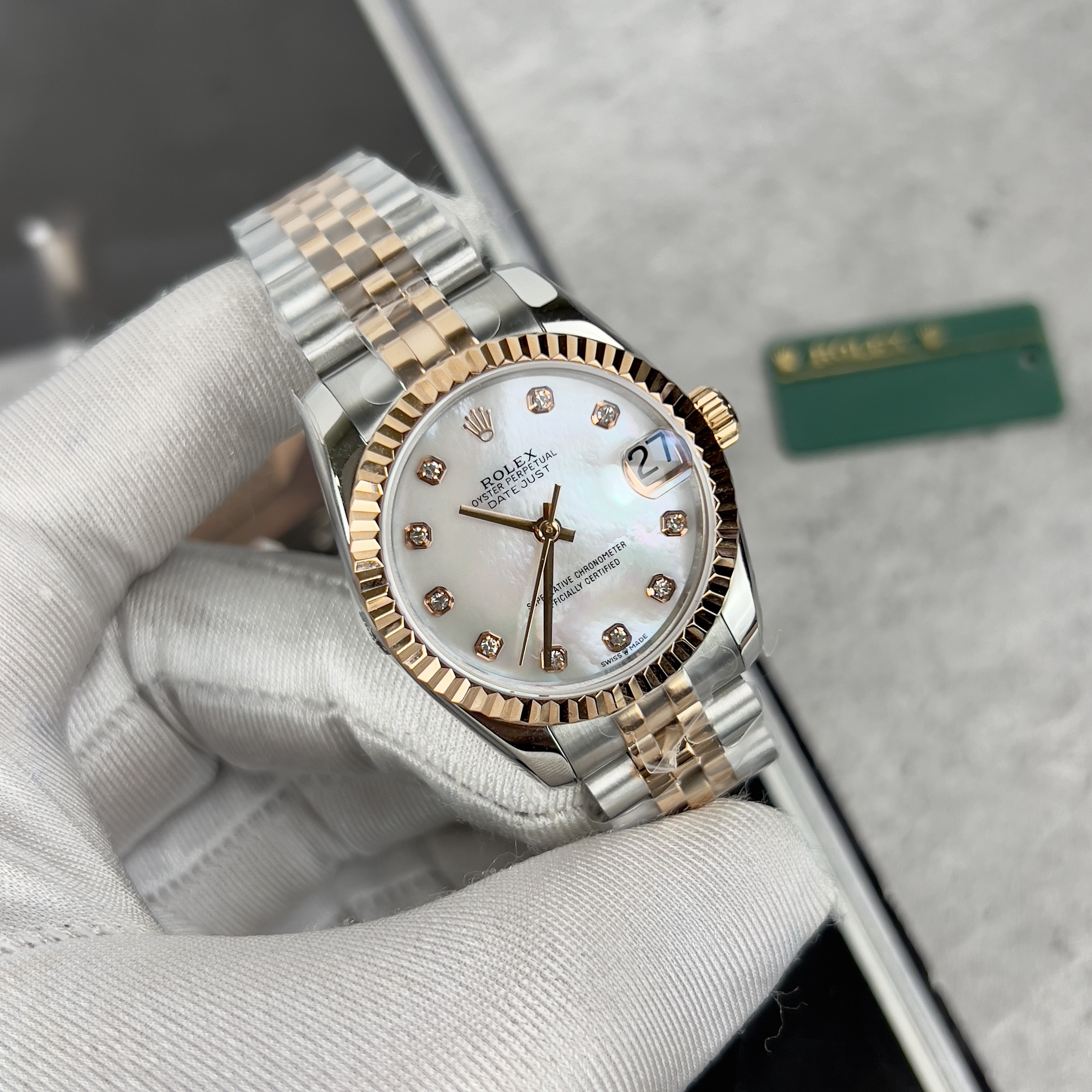 Đồng hồ Rolex DateJust nữ mặt khảm xà cừ Replica 11 EW Factory 31mm (1) Đồng hồ Rolex DateJust nữ mặt khảm xà cừ Replica 11 EW Factory 31mm (2)