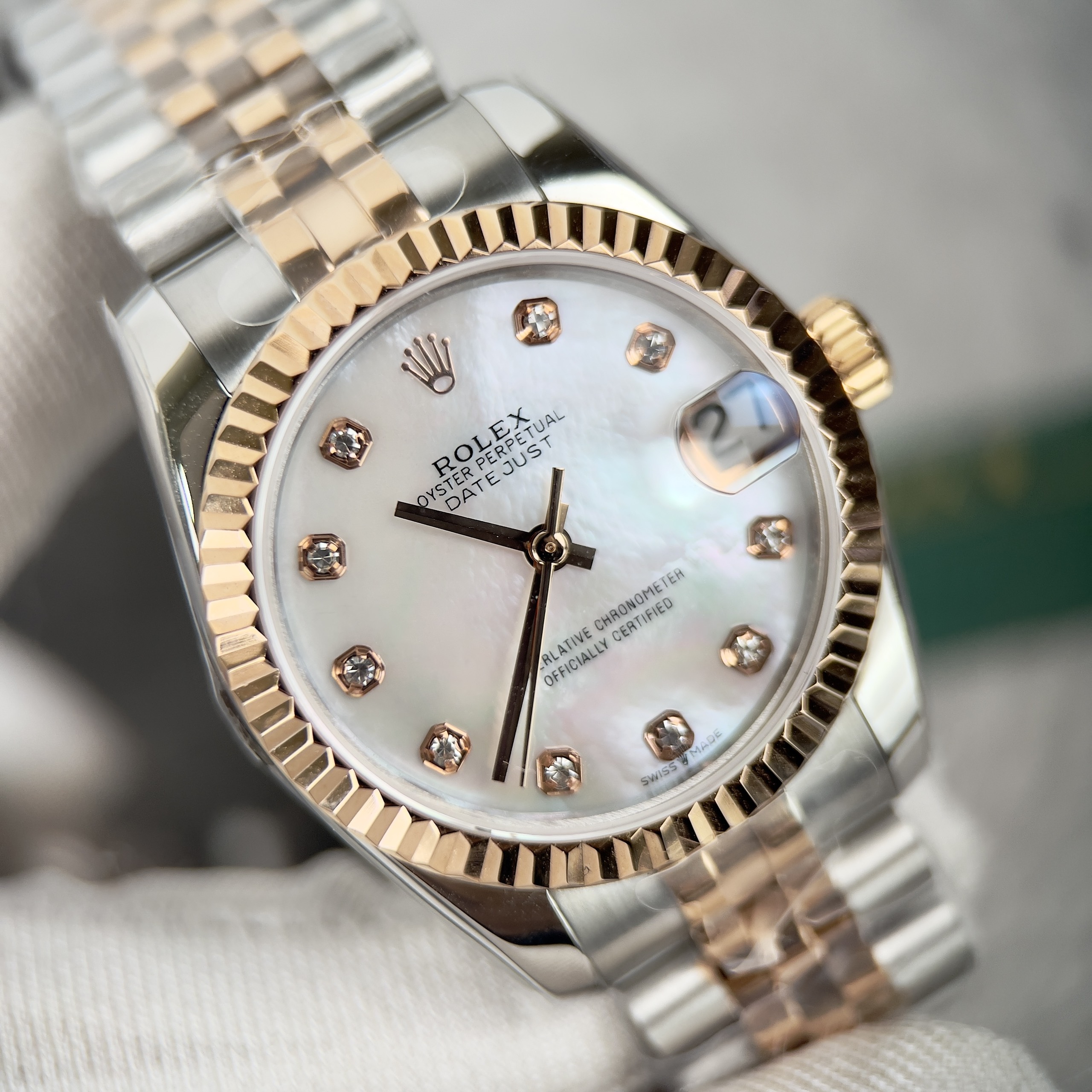 Đồng hồ Rolex DateJust nữ mặt khảm xà cừ Replica 11 EW Factory 31mm (3) Đồng hồ Rolex DateJust nữ mặt khảm xà cừ Replica 11 EW Factory 31mm (2)