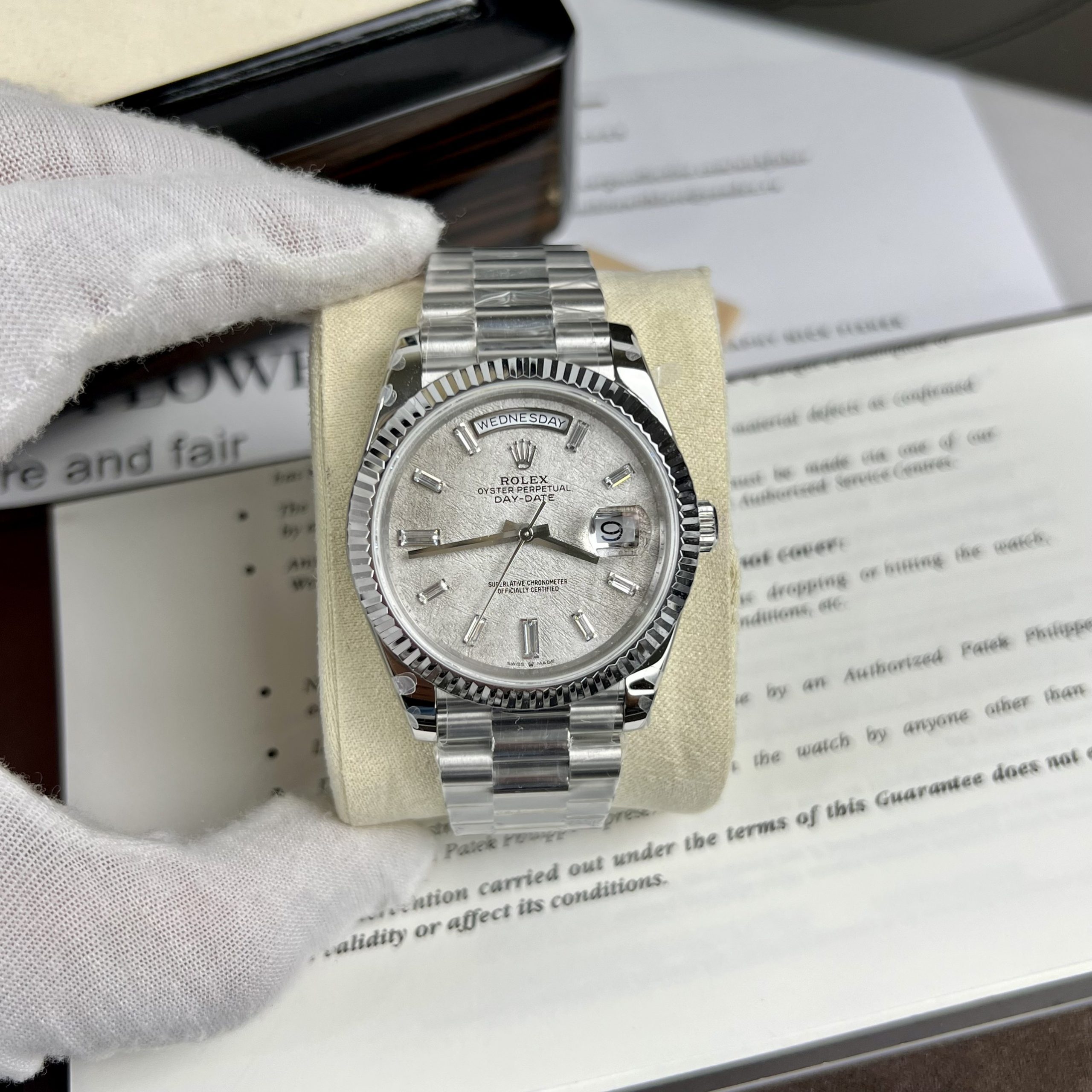 Đồng hồ Rolex Day-Date nam mặt thiên thạch Replica 11 40mm (1) Đồng hồ Rolex Day-Date nam mặt thiên thạch Replica 11 40mm (2)