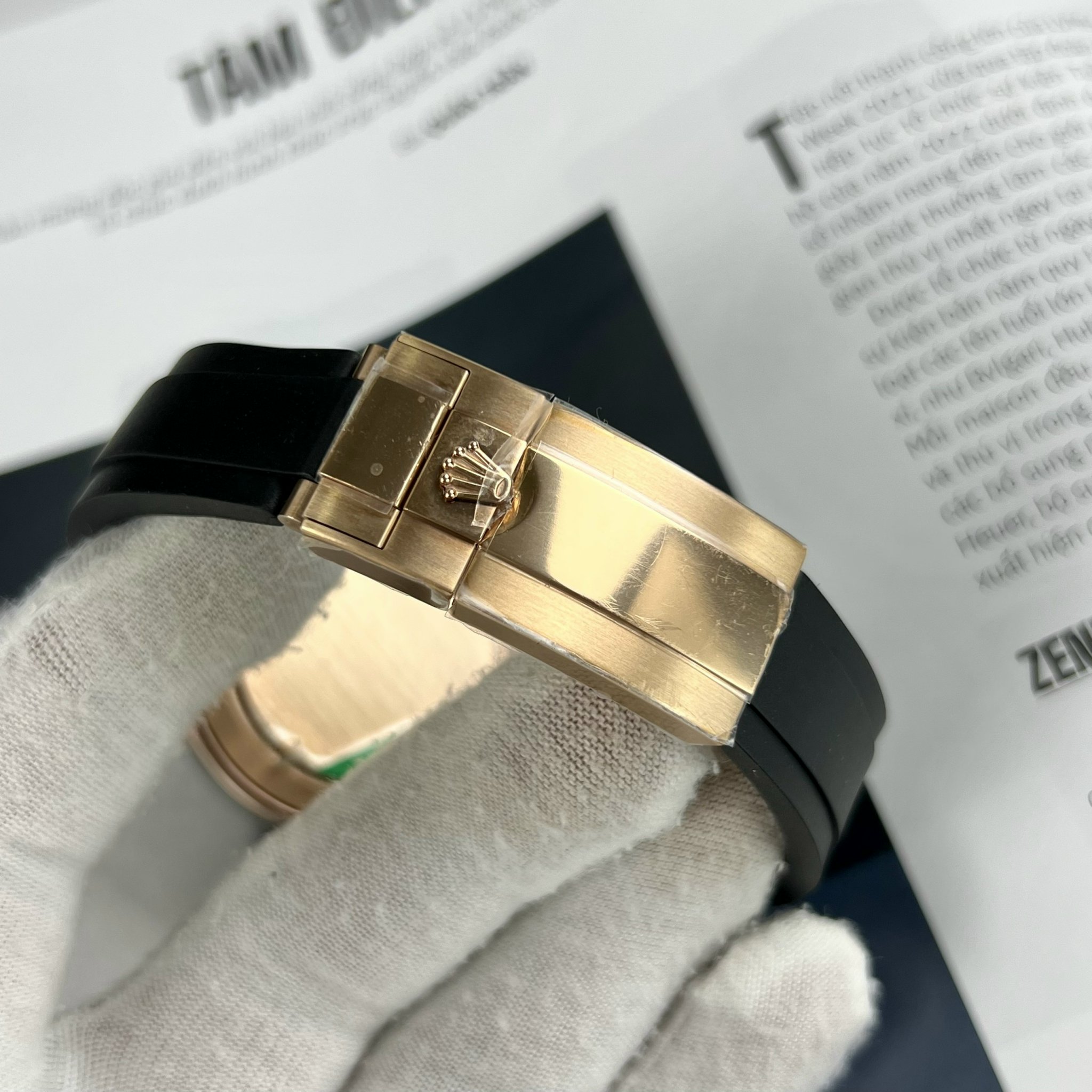 Đồng hồ Rolex Daytona Replica 11 mặt chocolate EW Factory 40mm (3) Đồng hồ Rolex Daytona Replica 11 mặt chocolate EW Factory 40mm (2)