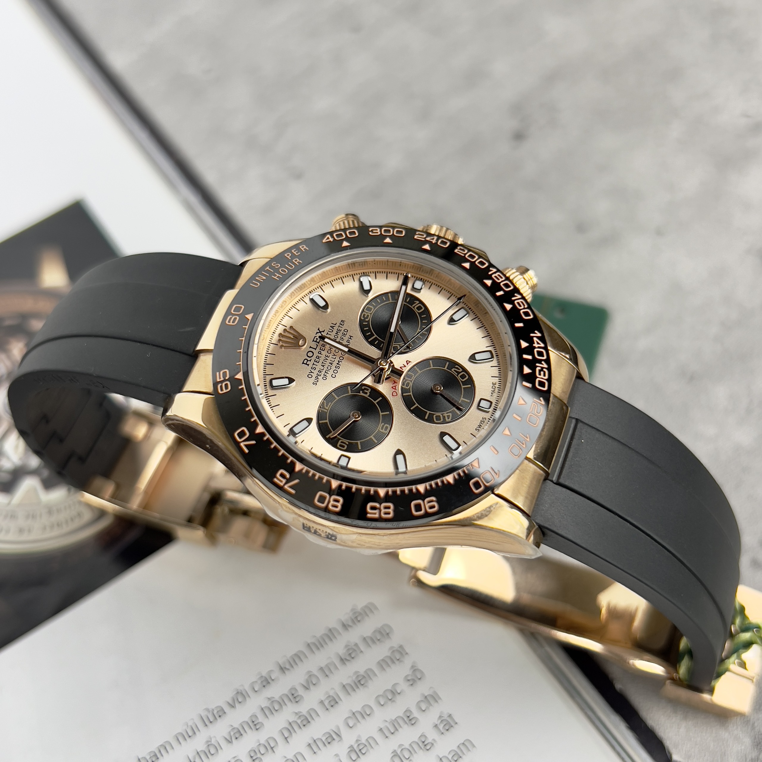 Đồng hồ Rolex Daytona Rose Gold Cosmograph Rep 11 EW Factory 40mm (3) Đồng hồ Rolex Daytona Rose Gold Cosmograph Rep 11 EW Factory 40mm (2)