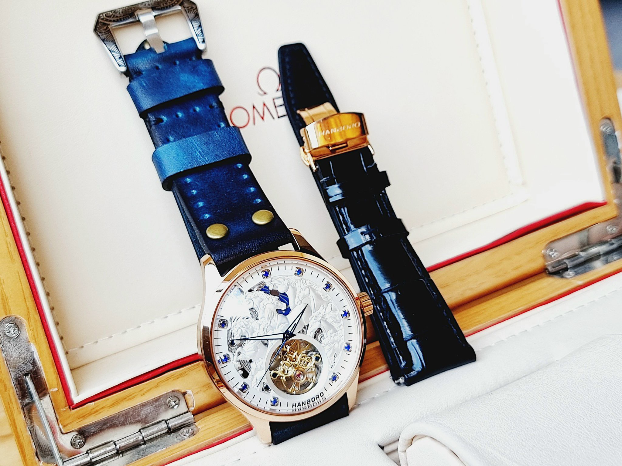 Đồng hồ chính hãng Hanboro nam họa tiết mã đáo thành công 44mm (2) Đồng hồ chính hãng Hanboro nam họa tiết mã đáo thành công 44mm (2)