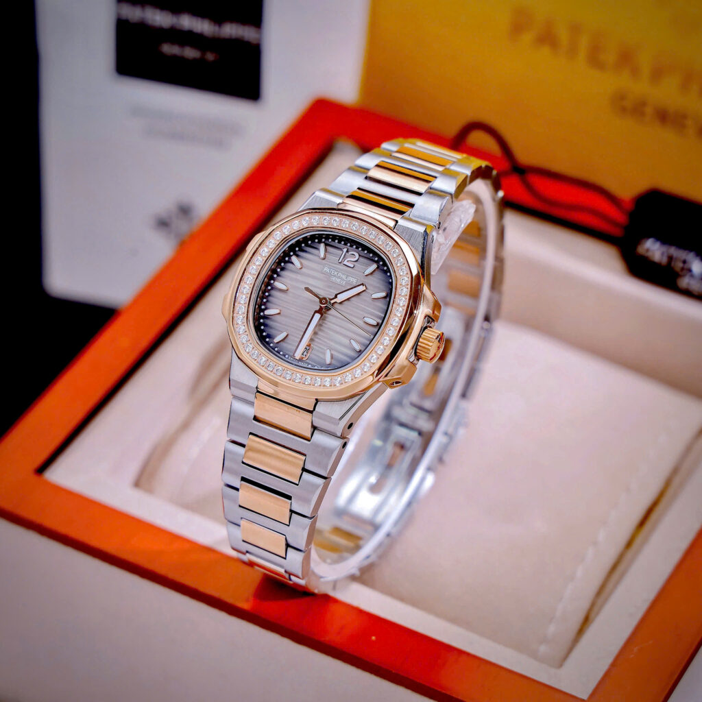 Đồng hồ đeo tay nữ đẹp Patek Philippe Nautilus demi đính đá fake cao cấp 32mm