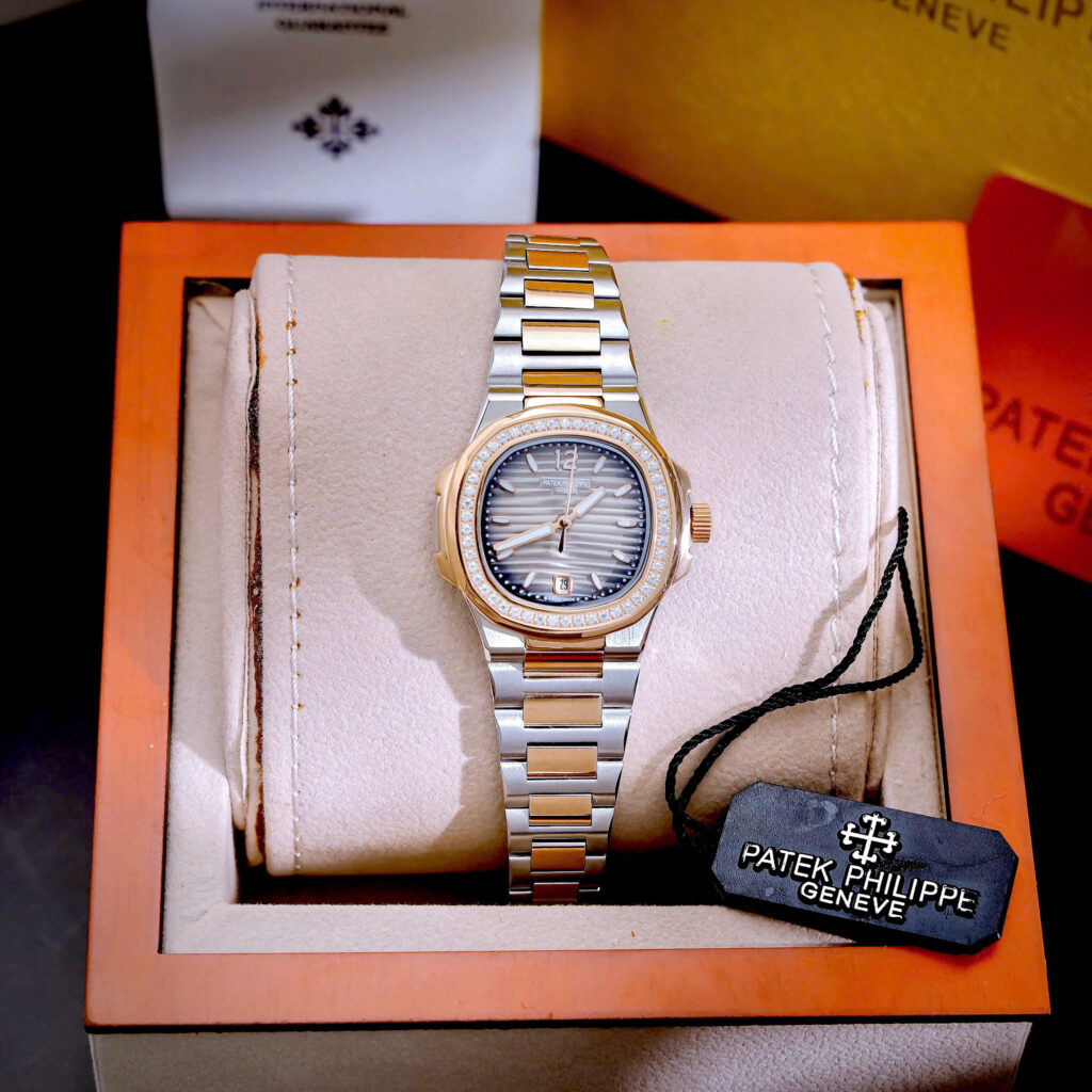 Đồng hồ đeo tay nữ đẹp Patek Philippe Nautilus demi đính đá fake cao cấp 32mm