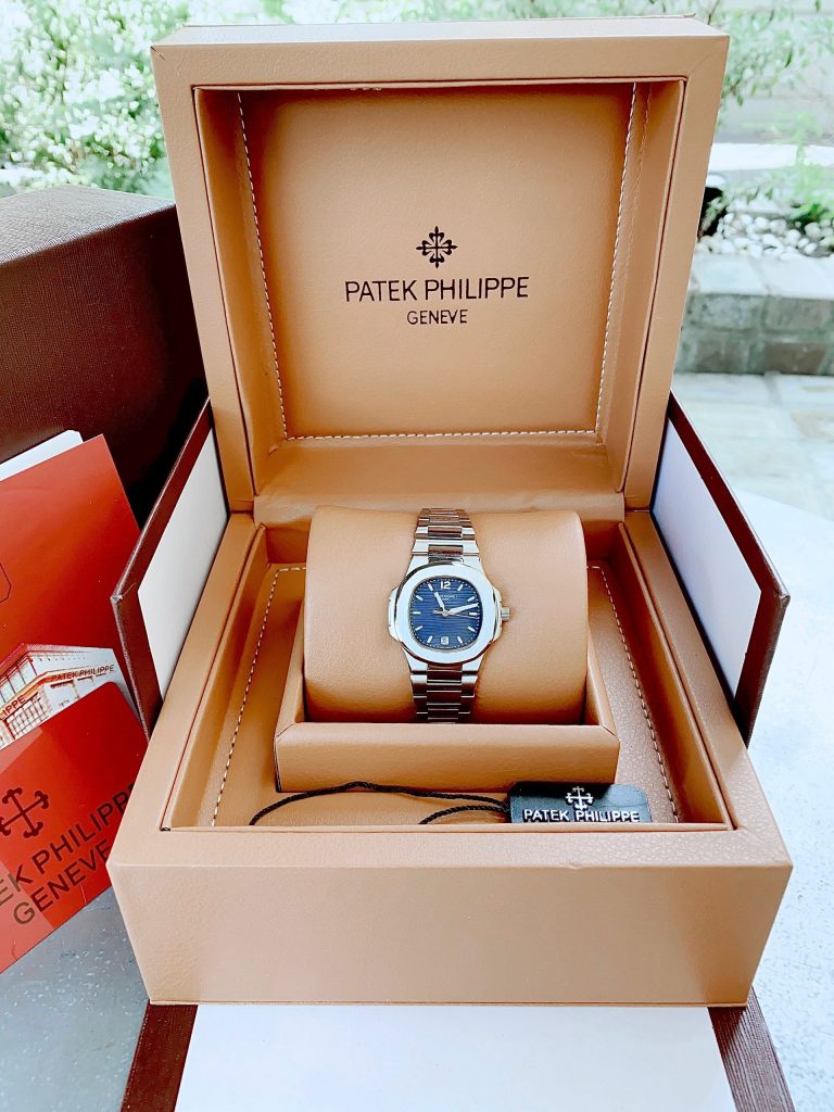 Đồng hồ nữ Patek Philippe Nautilus mặt xanh Fake giá rẻ 32mm (2)