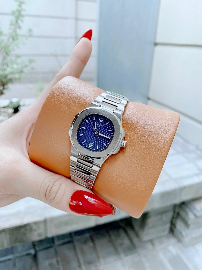 Đồng hồ nữ Patek Philippe Nautilus mặt xanh Fake giá rẻ 32mm (2)