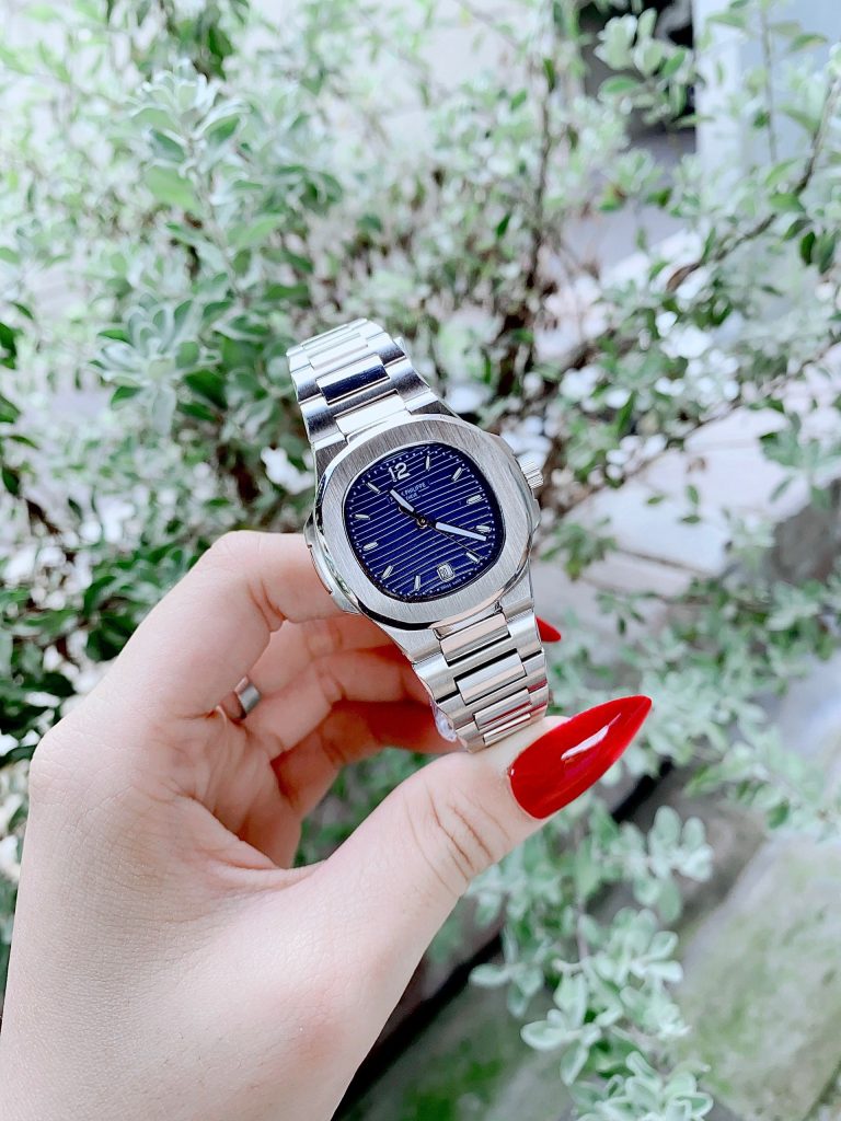 Đồng hồ nữ Patek Philippe Nautilus mặt xanh Fake giá rẻ 32mm (2)