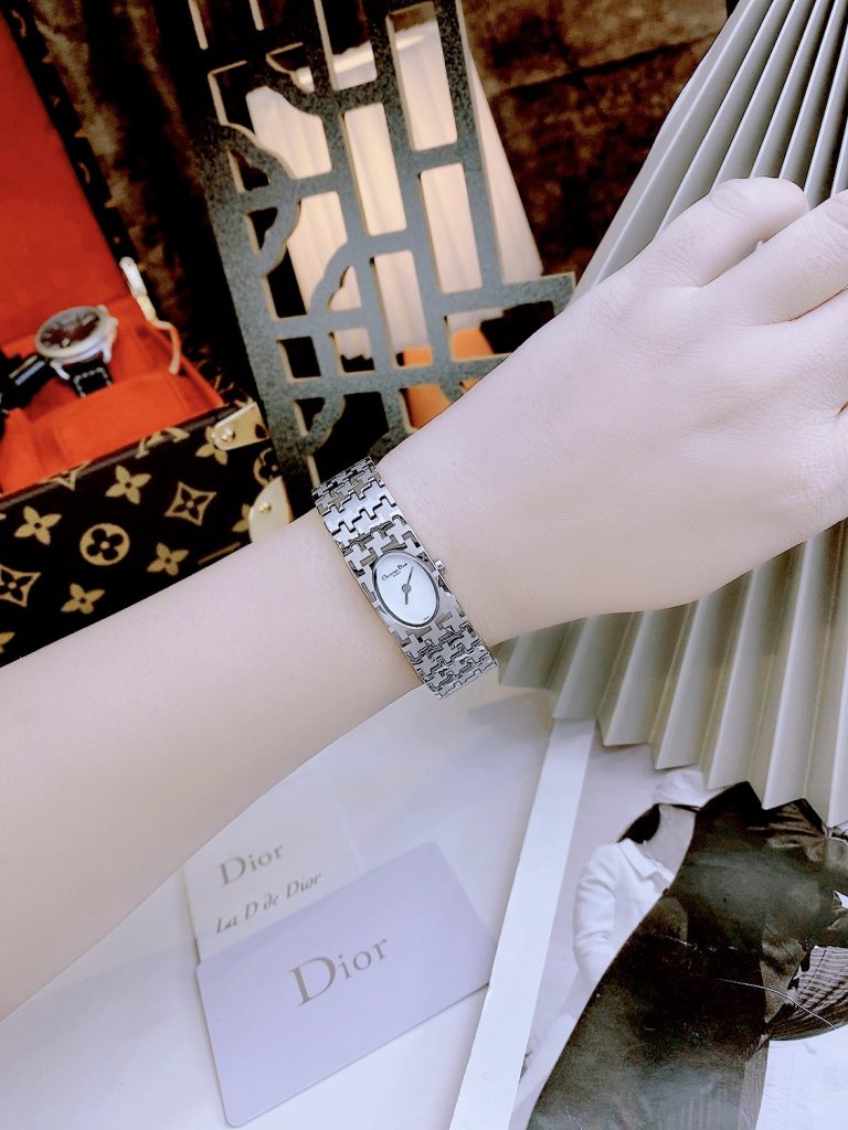 Đồng hồ Christian Dior nữ dây kim loại màu trắng siêu cấp (2)