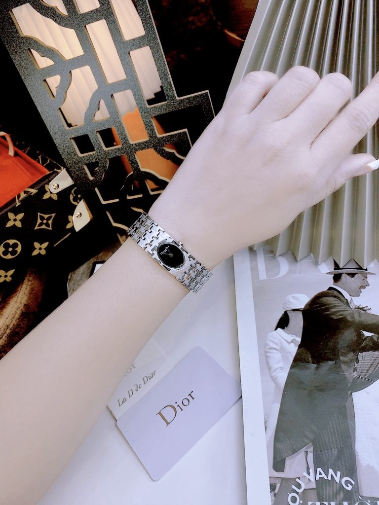 Đồng hồ Christian Dior nữ dây kim loại màu trắng siêu cấp (2)