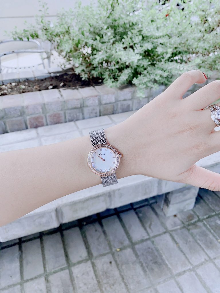 Đồng hồ Dior Satine nữ mặt tròn đính đá dây thép lụa mềm 30mm