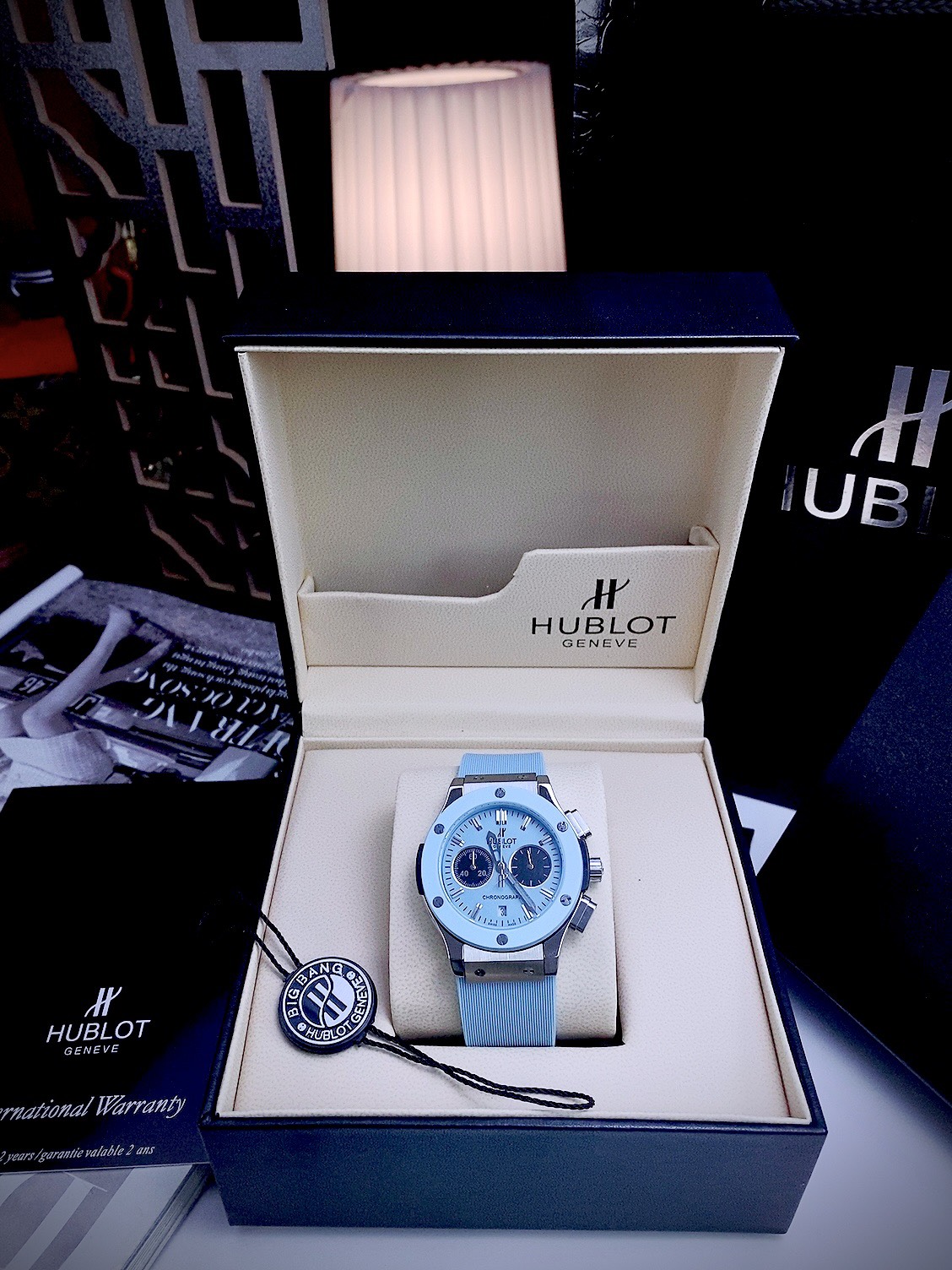 Đồng hồ Hublot giá 2 triệu Fake máy Nhật màu xanh dương Unisex 38mm (1) Đồng hồ Hublot giá 2 triệu Fake máy Nhật màu xanh dương Unisex 38mm (7)